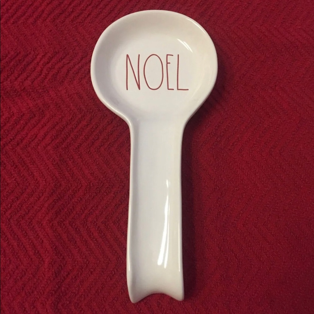 NWOT 💯RAE DUNN NOEL SPOON REST RED WRITING.